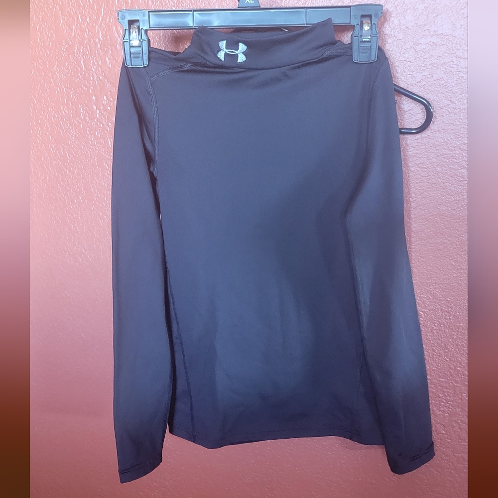 Under Armour youth fitted coldgear long-sleeve top